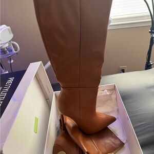 Chestnut boot with heel - size 6
